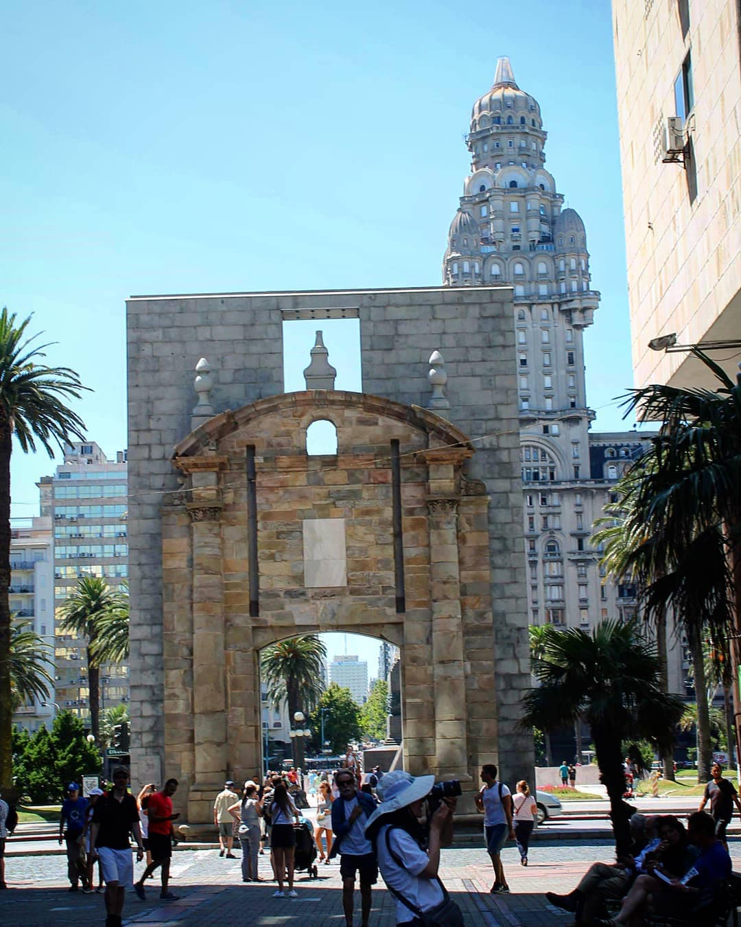 Montevideo - Puerta De La Ciudad